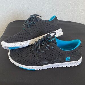 Etnies Black Sneakers with Blue Highlights